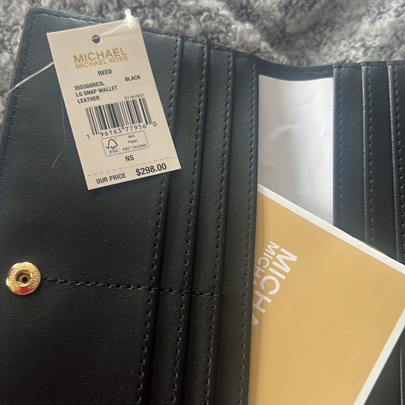 BNWT Michael Kors lg snap wallet - Picture 4 of 6